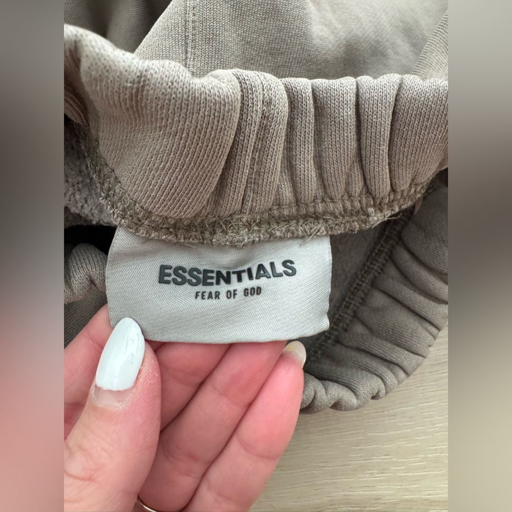 Fear of God Essentials Sweat Shorts - Picture 8 of 11